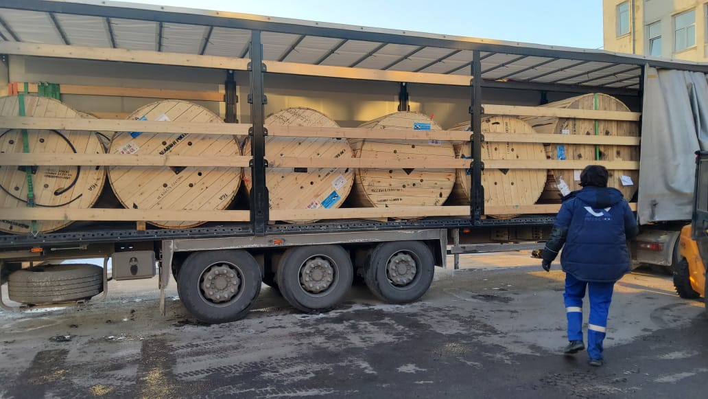 Кабель на катушках Москва-Мирный